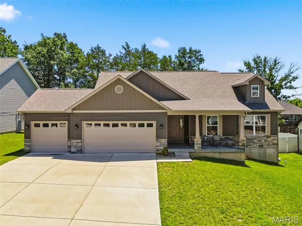 $479,900 | 512 Hickory Knoll Drive, Troy, MO 63379