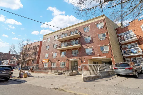 $788,000 | 76-17 46th Avenue, Unit 4A | Elmhurst
