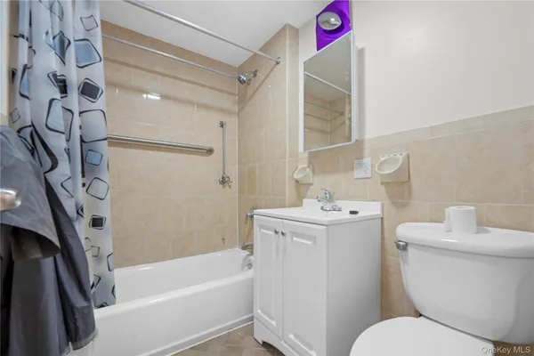$688,000 | 76-17 46th Avenue, Unit 4A | Elmhurst