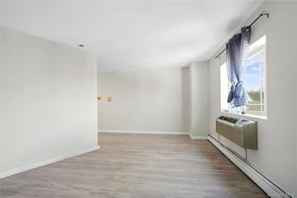 $688,000 | 76-17 46th Avenue, Unit 4A | Elmhurst