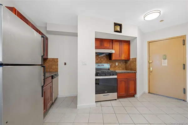 $688,000 | 76-17 46th Avenue, Unit 4A | Elmhurst