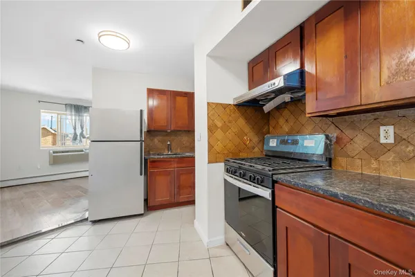 $688,000 | 76-17 46th Avenue, Unit 4A | Elmhurst