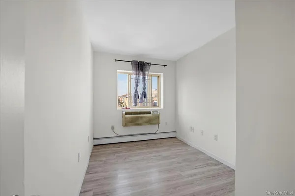 $688,000 | 76-17 46th Avenue, Unit 4A | Elmhurst