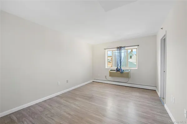 $688,000 | 76-17 46th Avenue, Unit 4A | Elmhurst