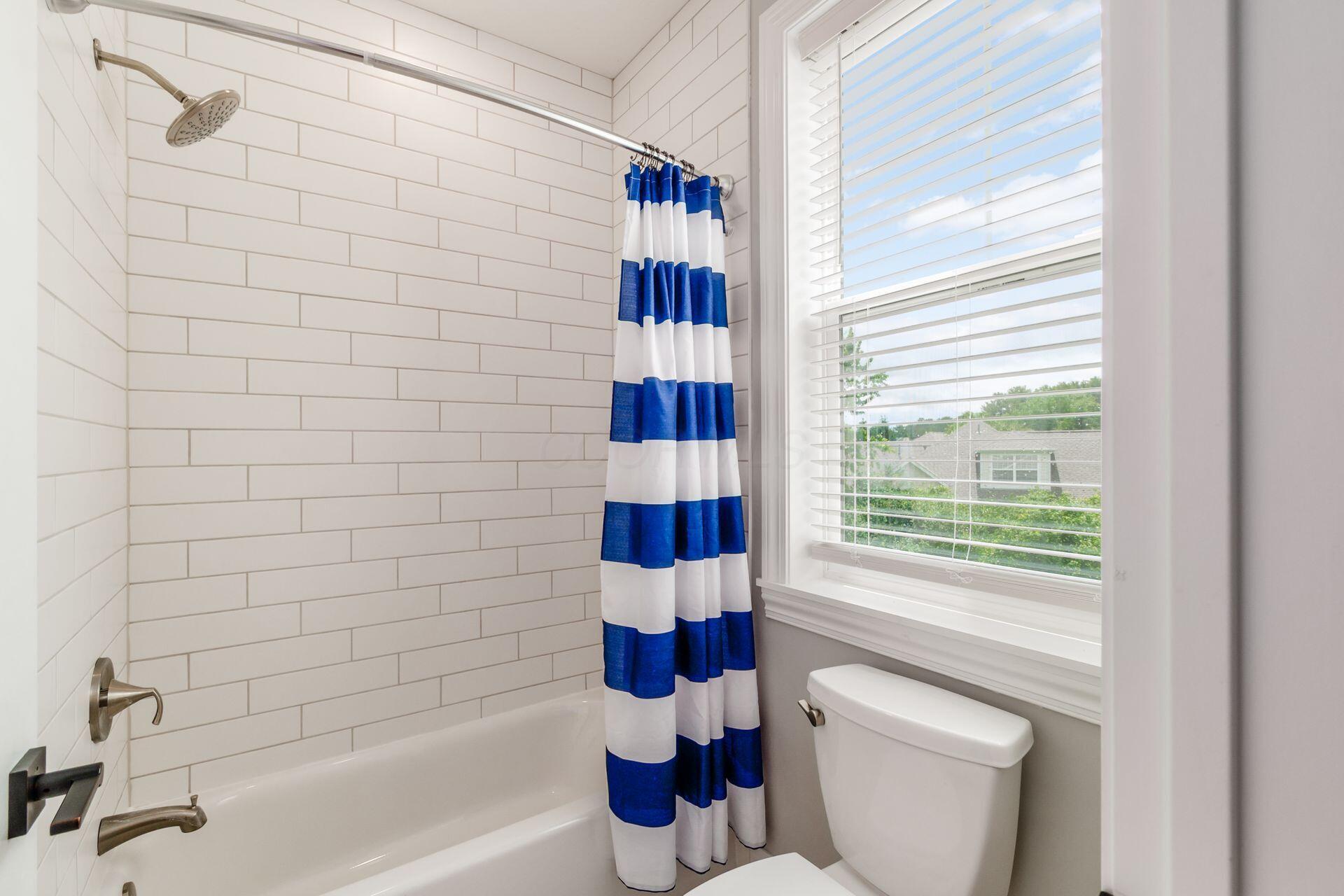 10341 Sawmill Road Powell, OH 43065 - Photo 32 of 51 Full Bathroom upstairs