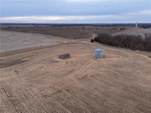 $790,000 | 1 State Road, Jamesport, MO 64648