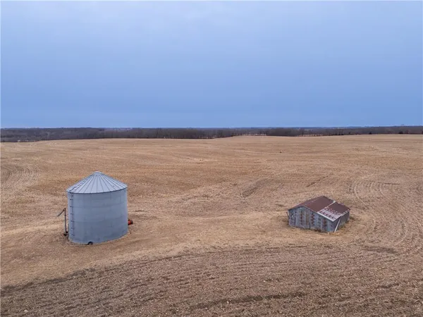 $790,000 | 1 State Road, Jamesport, MO 64648