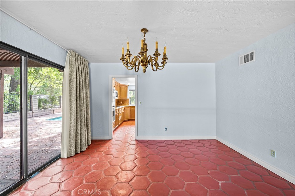 4444 Rochelle Place Encino, CA 91316 - Photo 16 of 55 Gallery Image 16