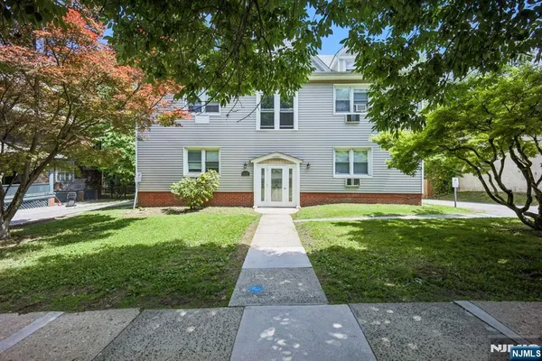 $3,000 | 44 Gates Avenue, Unit 2, Montclair, NJ 07042