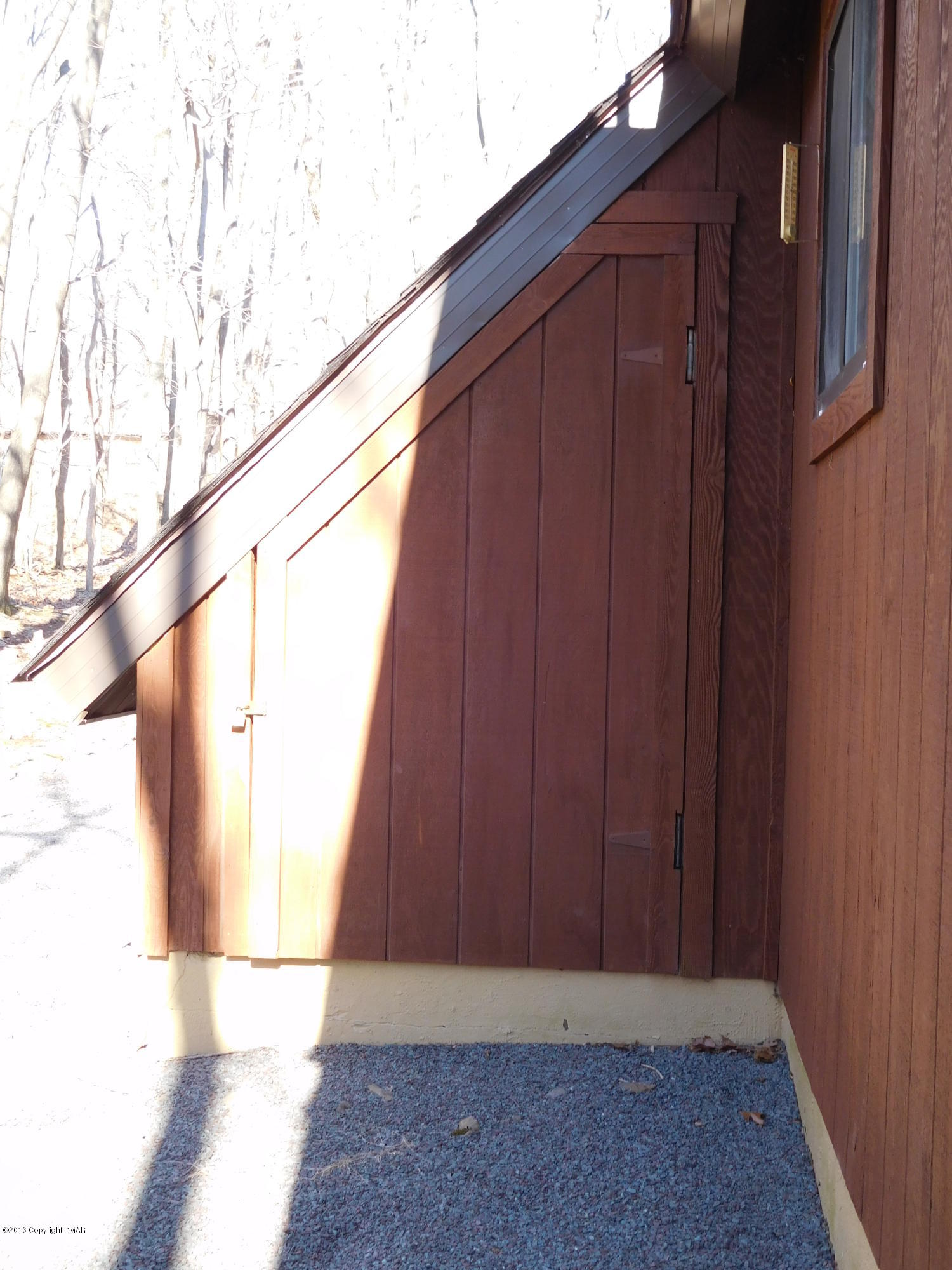 153 Maple Road Blakeslee, PA 18610 - Photo 23 of 32 a view of wooden door