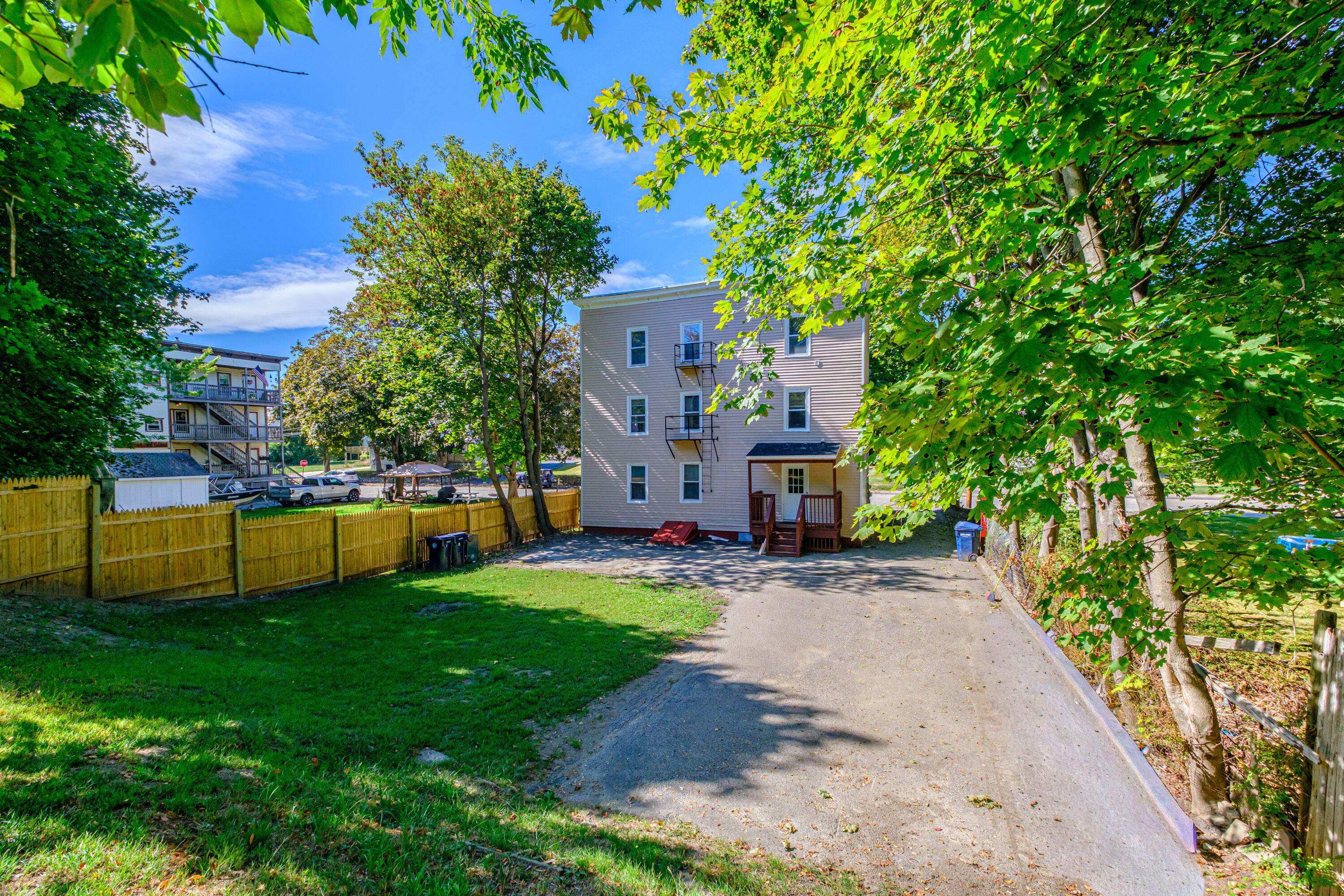 63 Western Avenue Biddeford, ME 04005 - Photo 3 of 22 63 Western Avenue