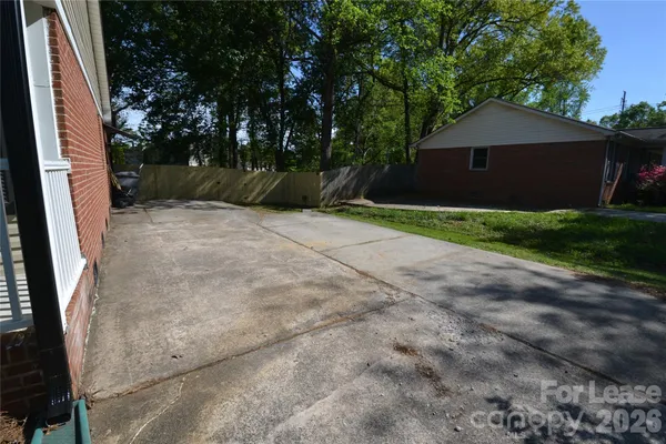 $2,400 | 1422 Thermal Road, Charlotte, NC 28212