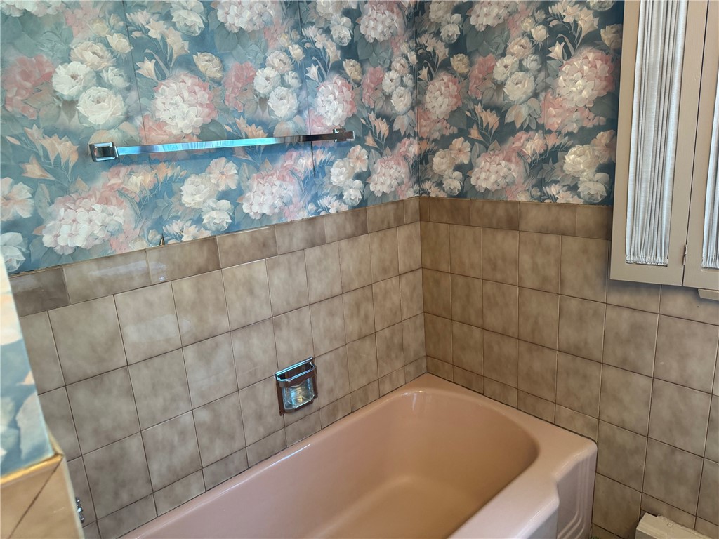 162 Glen Ridge Road Cranston, RI 02920 - Photo 22 of 46