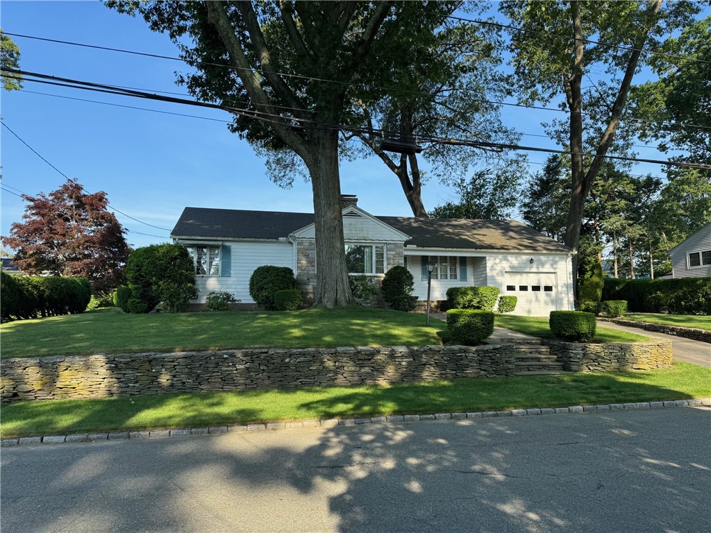 162 Glen Ridge Road Cranston, RI 02920 - Photo 3 of 46