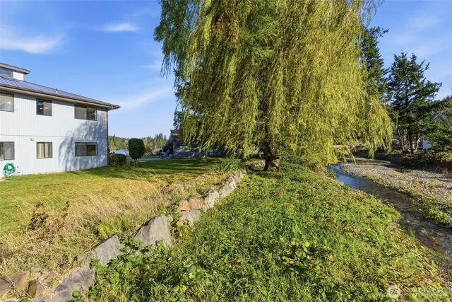a view of a house with a yard