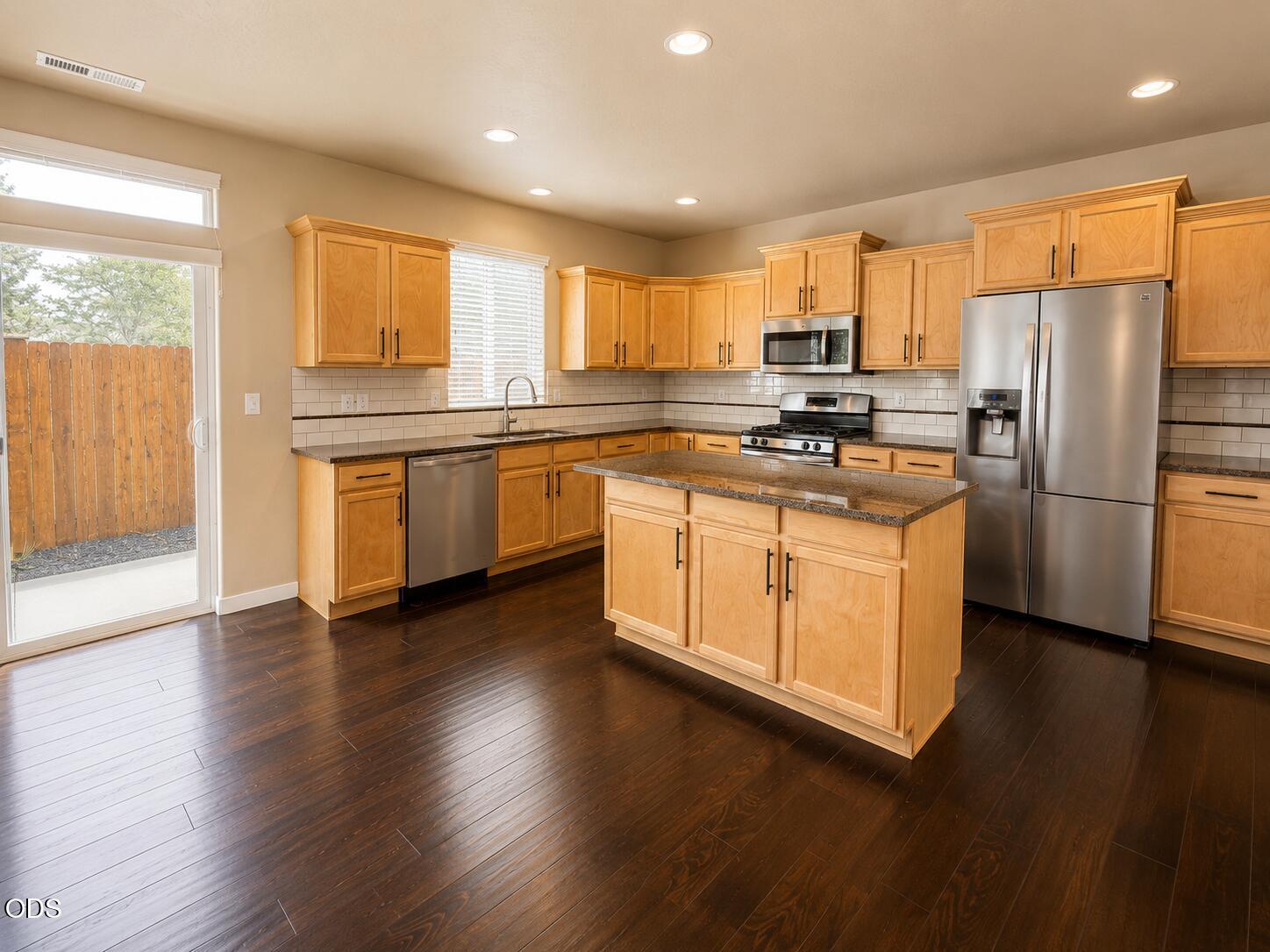 2781 Northeast Spring Water Place Bend, OR 97701 - Photo 6 of 29 Gallery Image 6