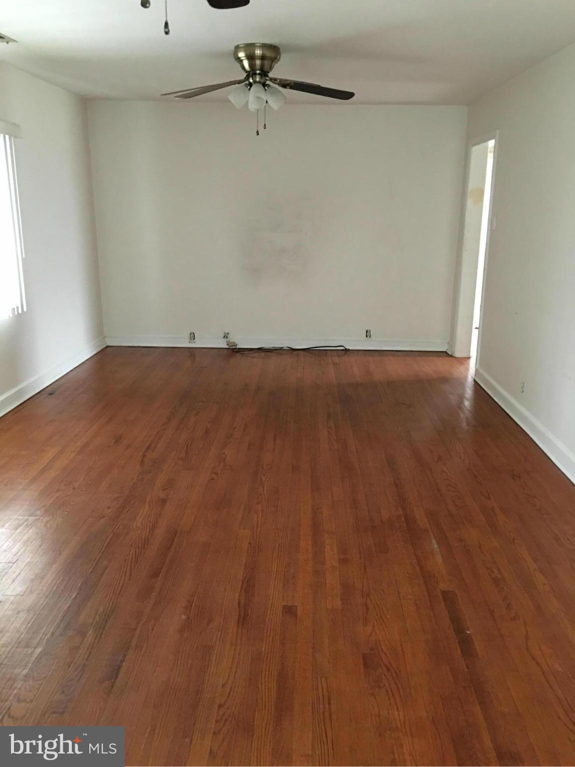 18120 Livingston Road Accokeek, MD 20607 - Photo 5 of 16 Living Room