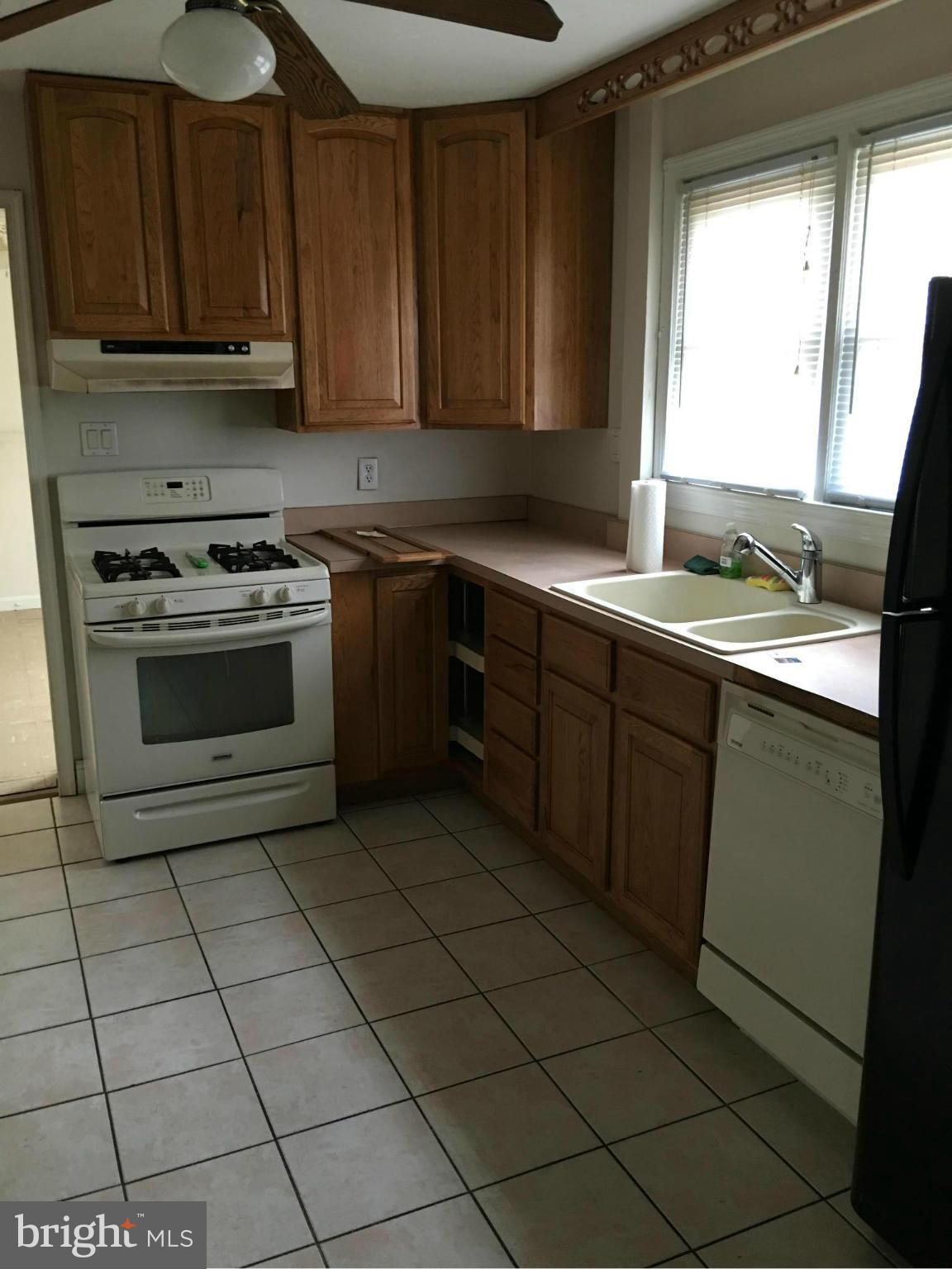 18120 Livingston Road Accokeek, MD 20607 - Photo 6 of 16 Kitchen