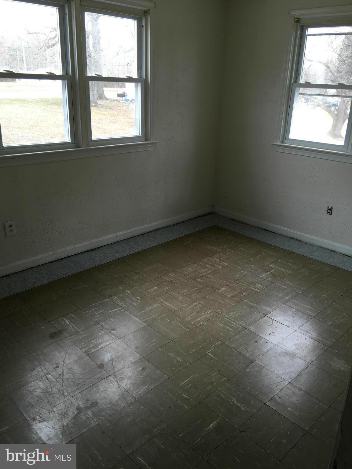 18120 Livingston Road Accokeek, MD 20607 - Photo 9 of 16 Living Room