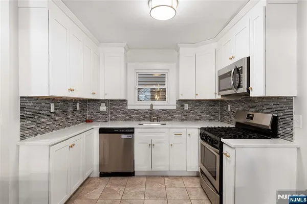 $499,990 | 38 Hinsdale Place, Newark, NJ 07104