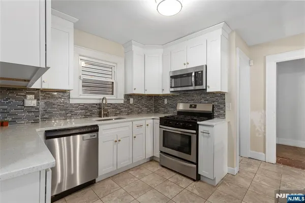 $499,990 | 38 Hinsdale Place, Newark, NJ 07104