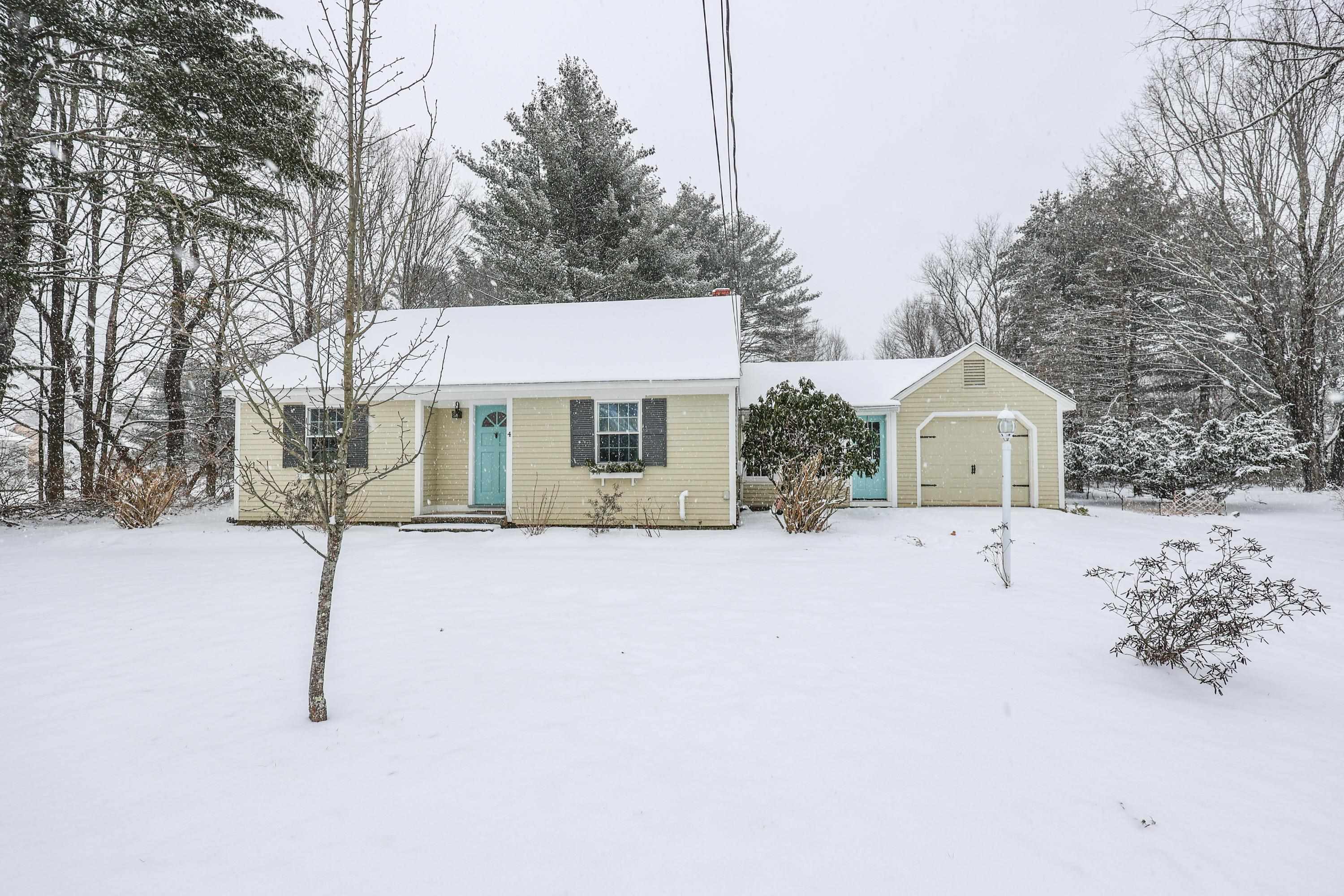 4 Sunset Road Amherst, NH 03031 - Photo 1 of 30
