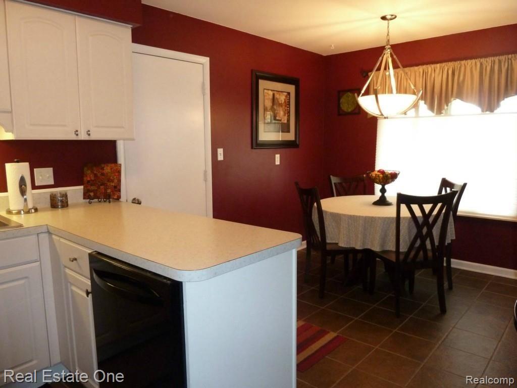 13686 Martin Road Warren, MI 48088 - Photo 4 of 19 P1090494.jpg