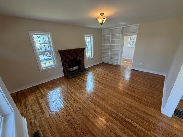 $2,700 | 89 North Street, Agawam, MA 01001