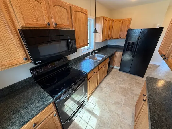 $2,700 | 89 North Street, Agawam, MA 01001