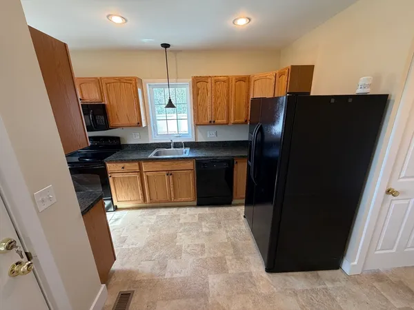 $2,700 | 89 North Street, Agawam, MA 01001