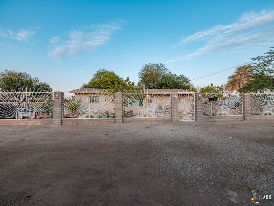 1703 McDonald Road El Centro, CA 92243 - Photo 3 of 14 Gallery Image 3