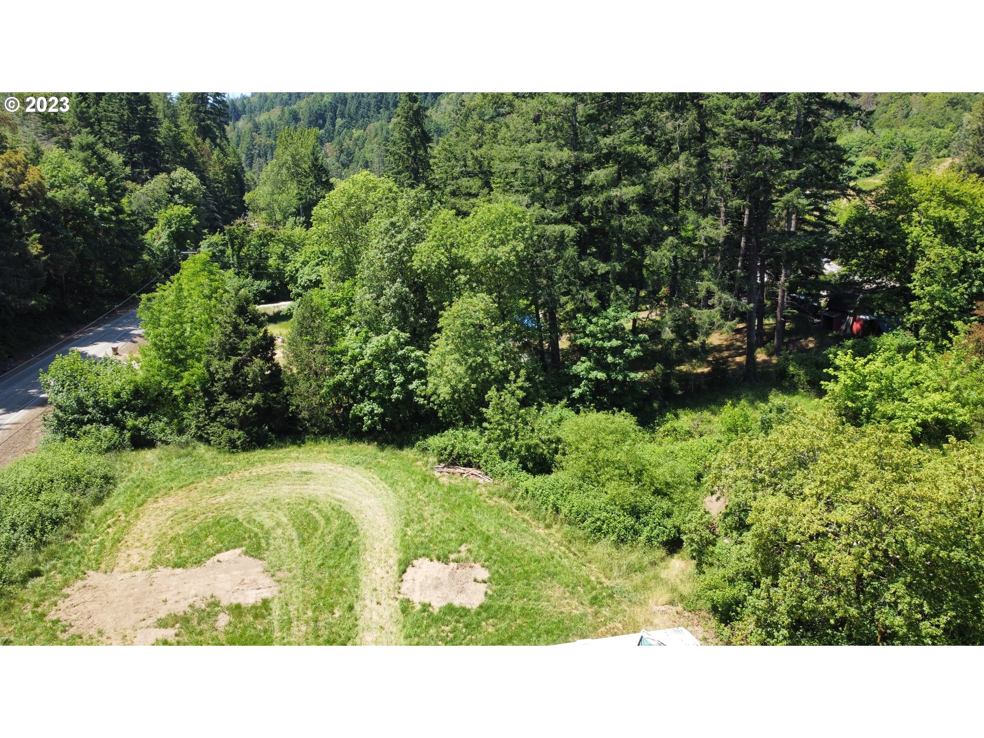 3524 Shoestring Road Riddle, OR 97469 - Photo 6 of 21 a picture of a park