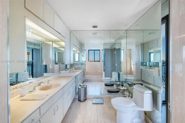 $9,900 | 1000 Venetian Way, Unit 1501, Miami, FL 33139