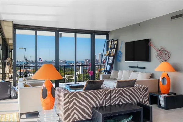 $9,900 | 1000 Venetian Way, Unit 1501, Miami, FL 33139