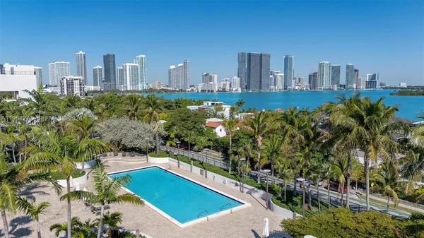 $9,900 | 1000 Venetian Way, Unit 1501, Miami, FL 33139