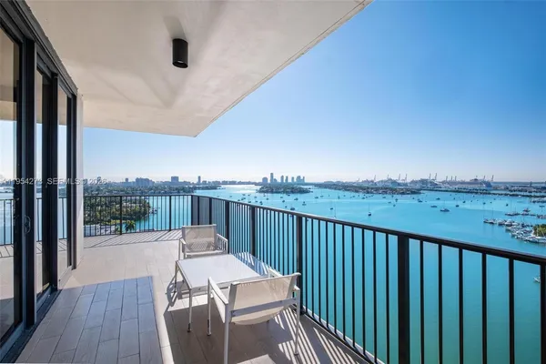 $9,900 | 1000 Venetian Way, Unit 1501, Miami, FL 33139