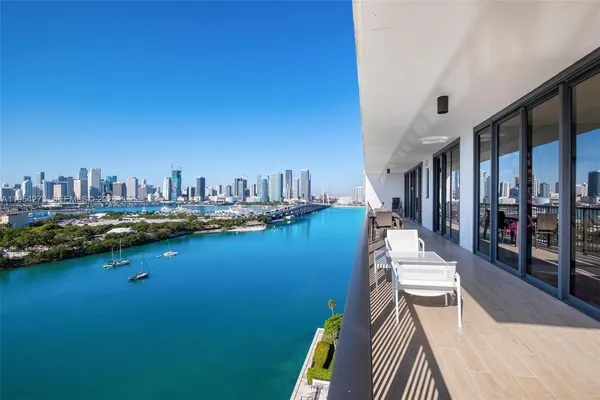 $9,900 | 1000 Venetian Way, Unit 1501, Miami, FL 33139