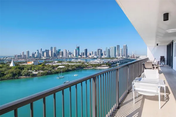 $9,900 | 1000 Venetian Way, Unit 1501, Miami, FL 33139
