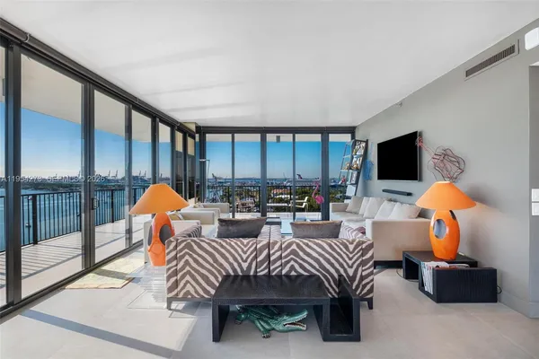 $9,900 | 1000 Venetian Way, Unit 1501, Miami, FL 33139