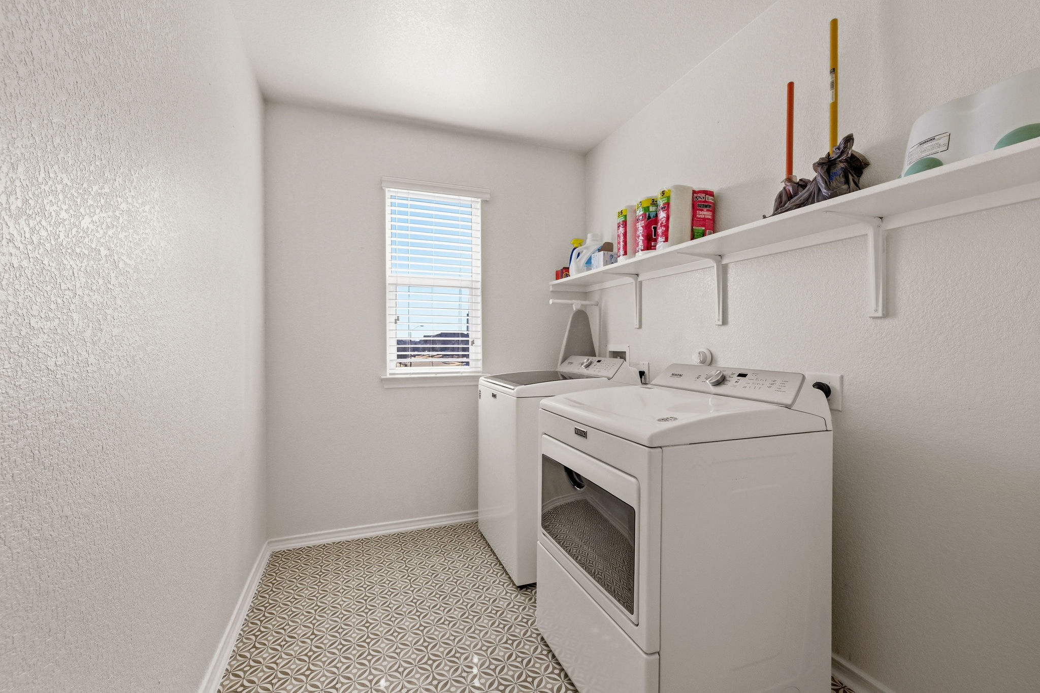 220 Saranac Drive Elgin, TX 78621 - Photo 29 of 32 a utility room with dryer and washer