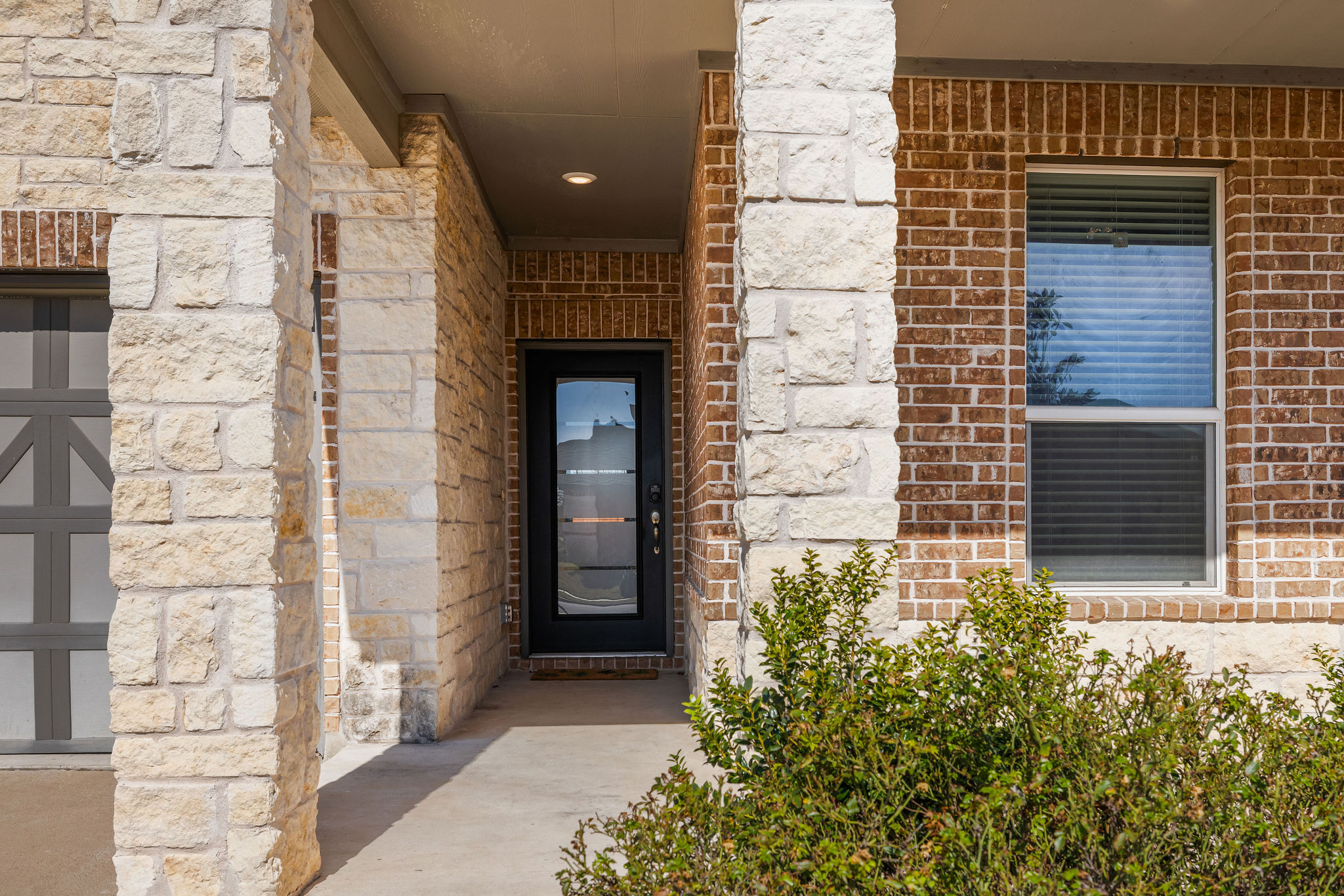 220 Saranac Drive Elgin, TX 78621 - Photo 4 of 32