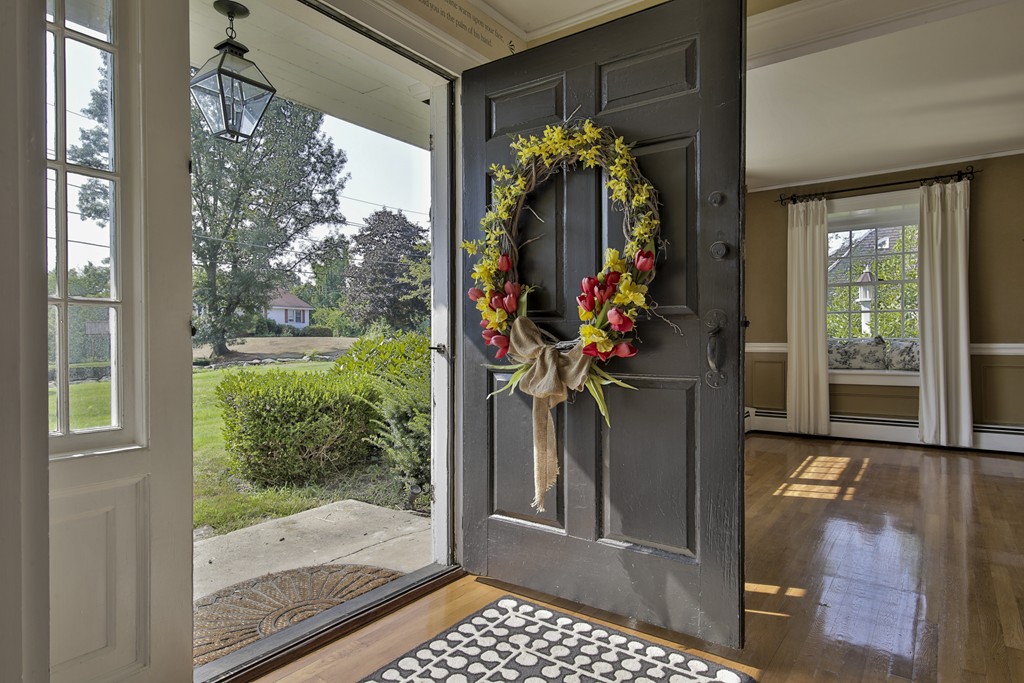 50 Dalton Road Chelmsford, MA 01824 - Photo 9 of 27 a view of a entryway