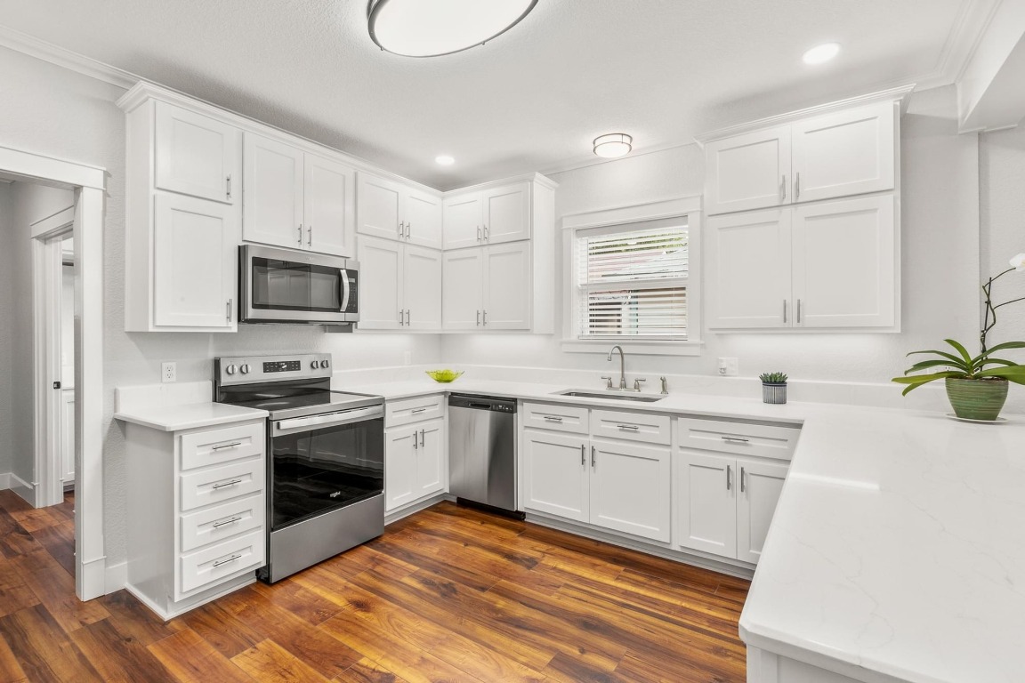 522 South Walnut Avenue Luling, TX 78648 - Photo 12 of 33 a kitchen with granite countertop a sink cabinets stainless steel appliances and a counter space