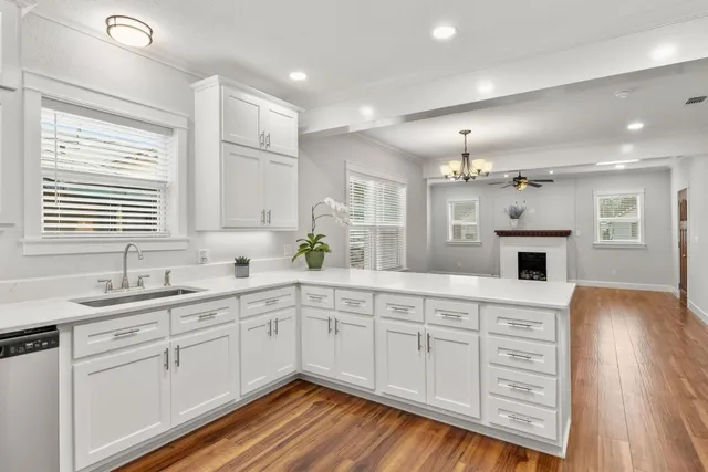 $384,500 | 522 South Walnut Avenue, Luling, TX 78648