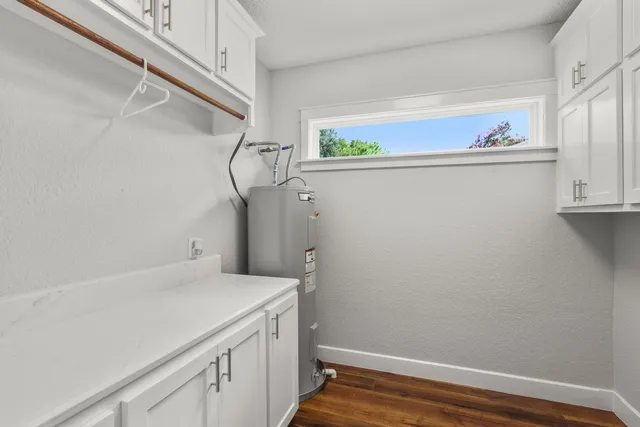 $384,500 | 522 South Walnut Avenue, Luling, TX 78648