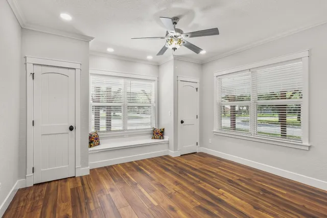 $384,500 | 522 South Walnut Avenue, Luling, TX 78648