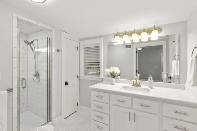 $384,500 | 522 South Walnut Avenue, Luling, TX 78648