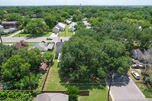 $349,900 | 522 South Walnut Avenue, Luling, TX 78648