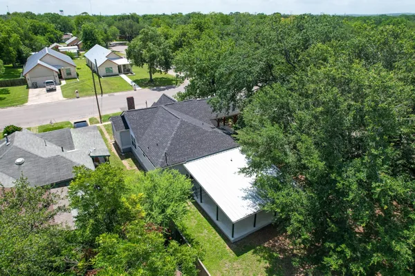 $349,900 | 522 South Walnut Avenue, Luling, TX 78648