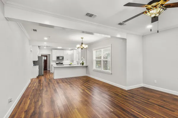 $349,900 | 522 South Walnut Avenue, Luling, TX 78648
